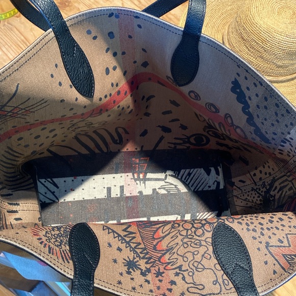 🎉 AUTHENTIC BURBERRY REVERSIBLE DOODLE CANVAS TOTE‼️ - Picture 16 of 17